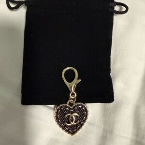 Pendant with gold tone clasp luxury Black Heart Charm! 🖤